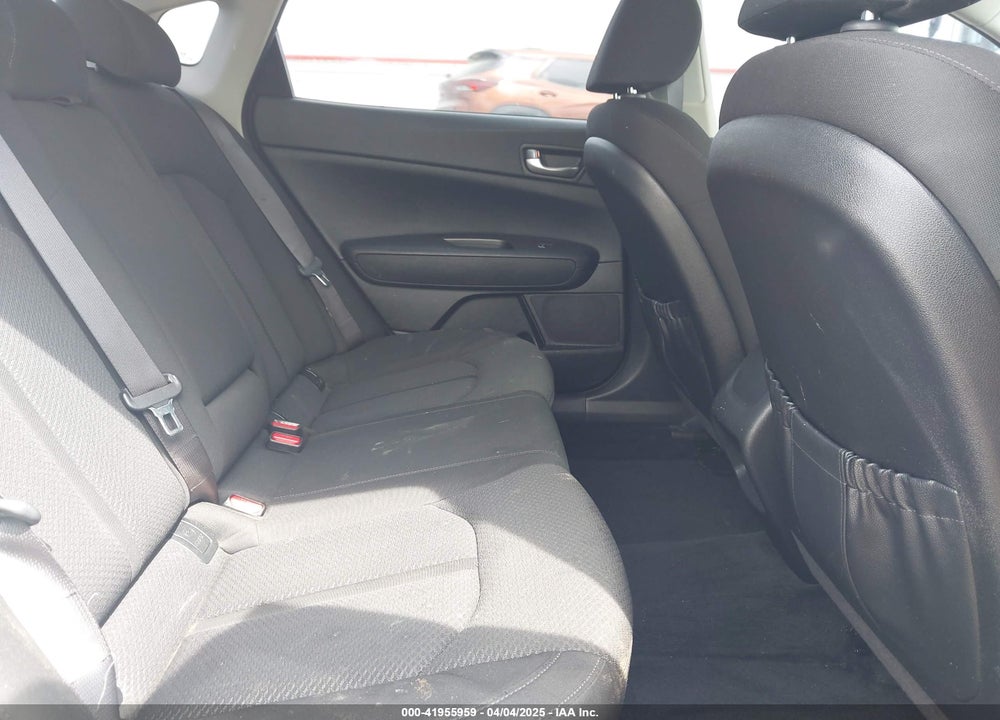 2018 KIA OPTIMA VIN: KNAGT4L37J5206064