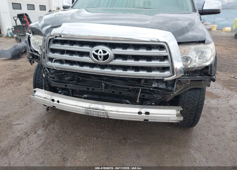 2011 TOYOTA SEQUOIA LIMITED 5.7L V8 VIN: 5TDJY5G15BS040275