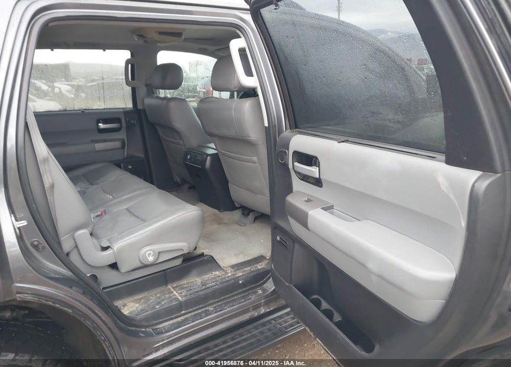 2011 TOYOTA SEQUOIA LIMITED 5.7L V8 VIN: 5TDJY5G15BS040275