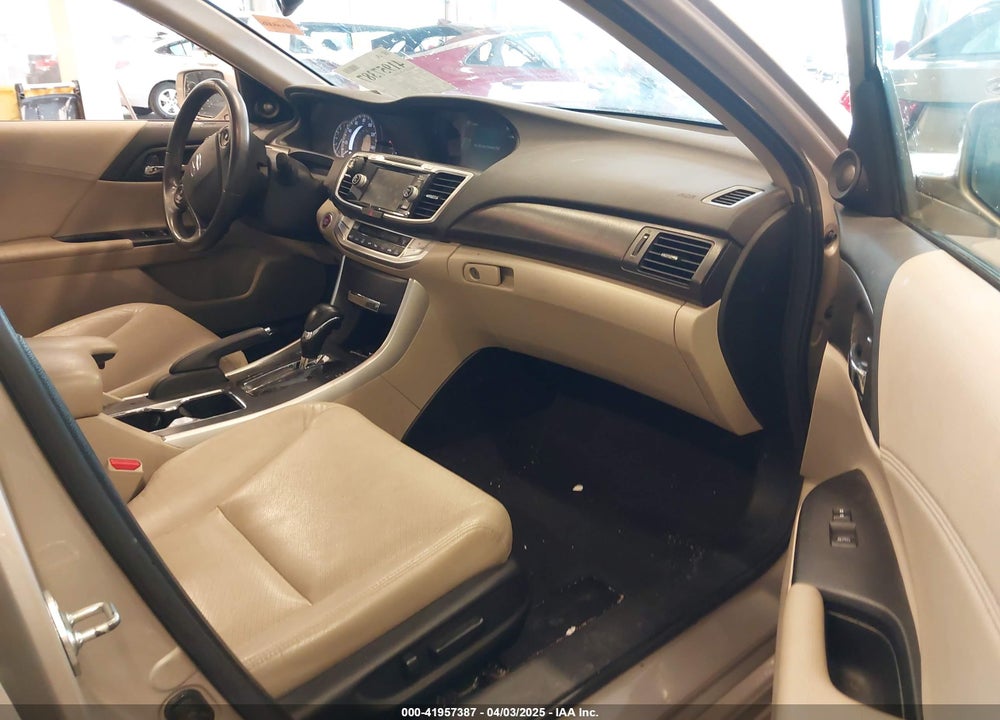 2013 HONDA ACCORD VIN: 1HGCR2F8XDA073518