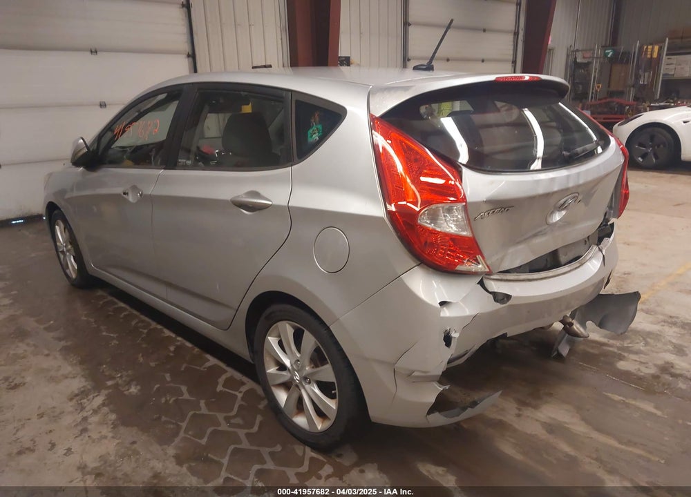 2013 HYUNDAI ACCENT VIN: KMHCU5AE9DU061639