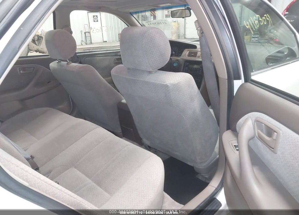 2000 TOYOTA CAMRY LE V6 VIN: JT2BF28K3Y0251303