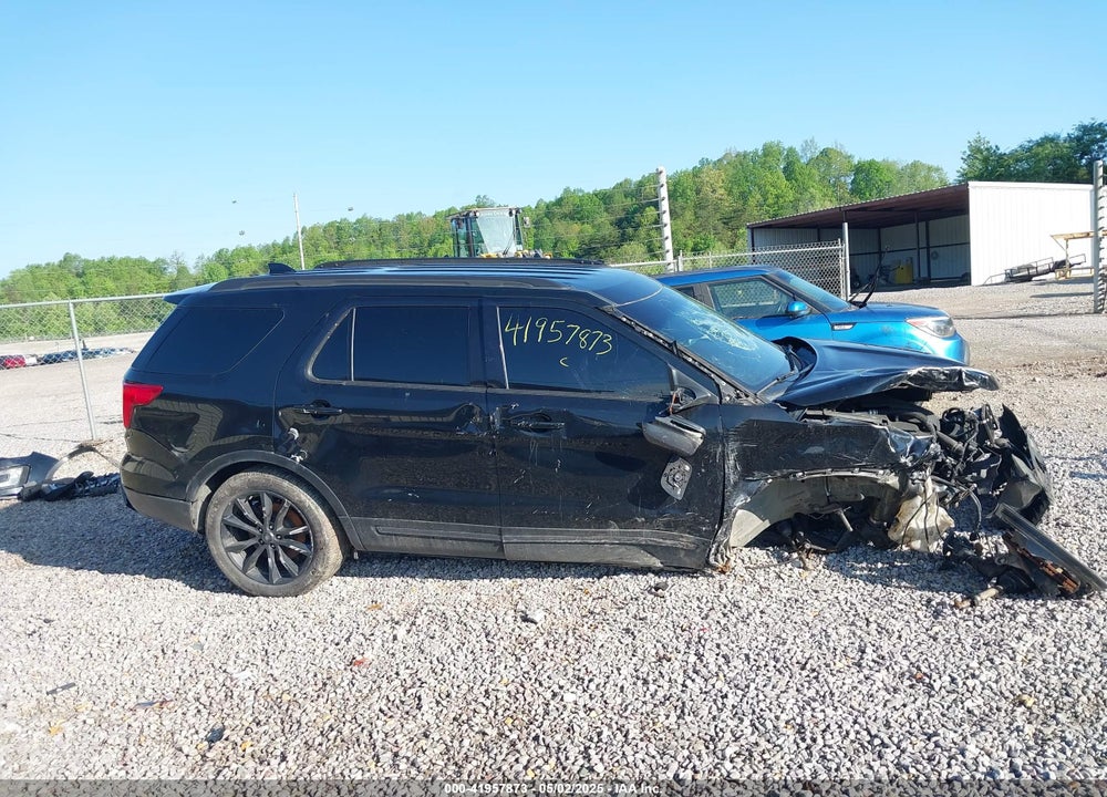 2017 FORD EXPLORER VIN: 1FM5K8D8XHGA30913