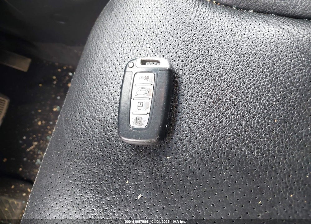 2013 KIA SORENTO VIN: 5XYKUCA67DG380083