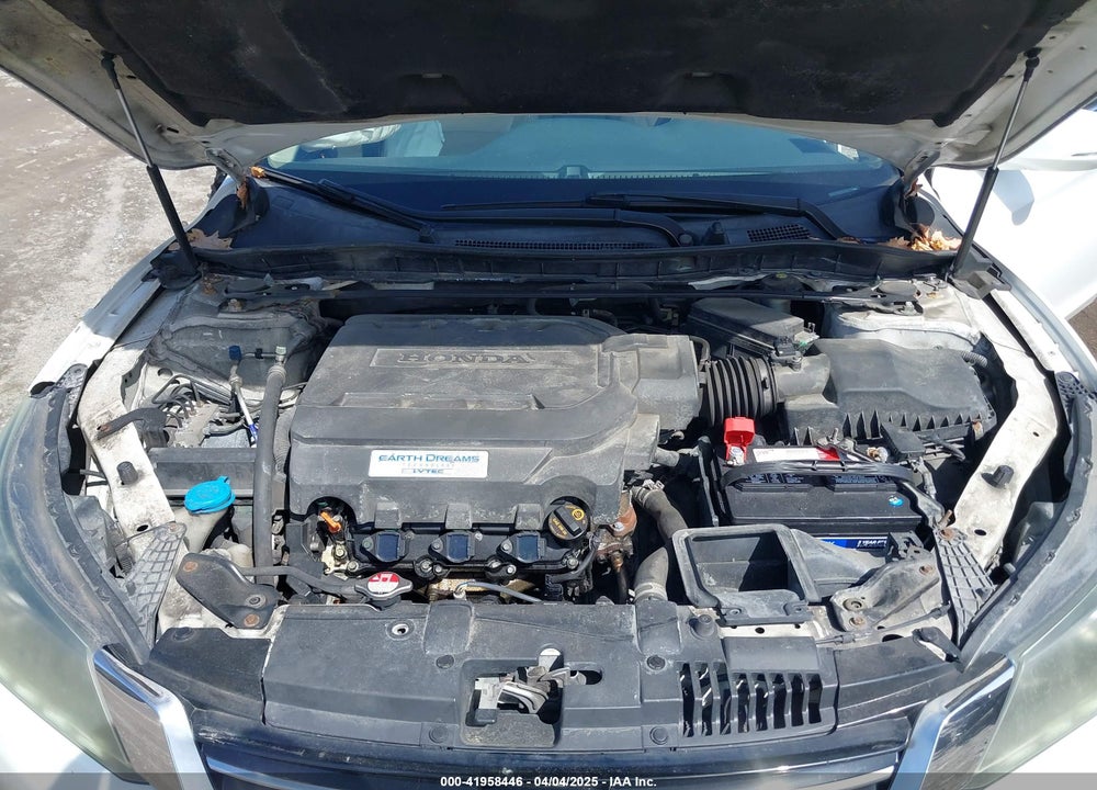 2013 HONDA ACCORD VIN: 1HGCR3F82DA029003