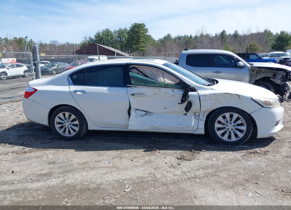 2013 HONDA ACCORD VIN: 1HGCR3F82DA029003