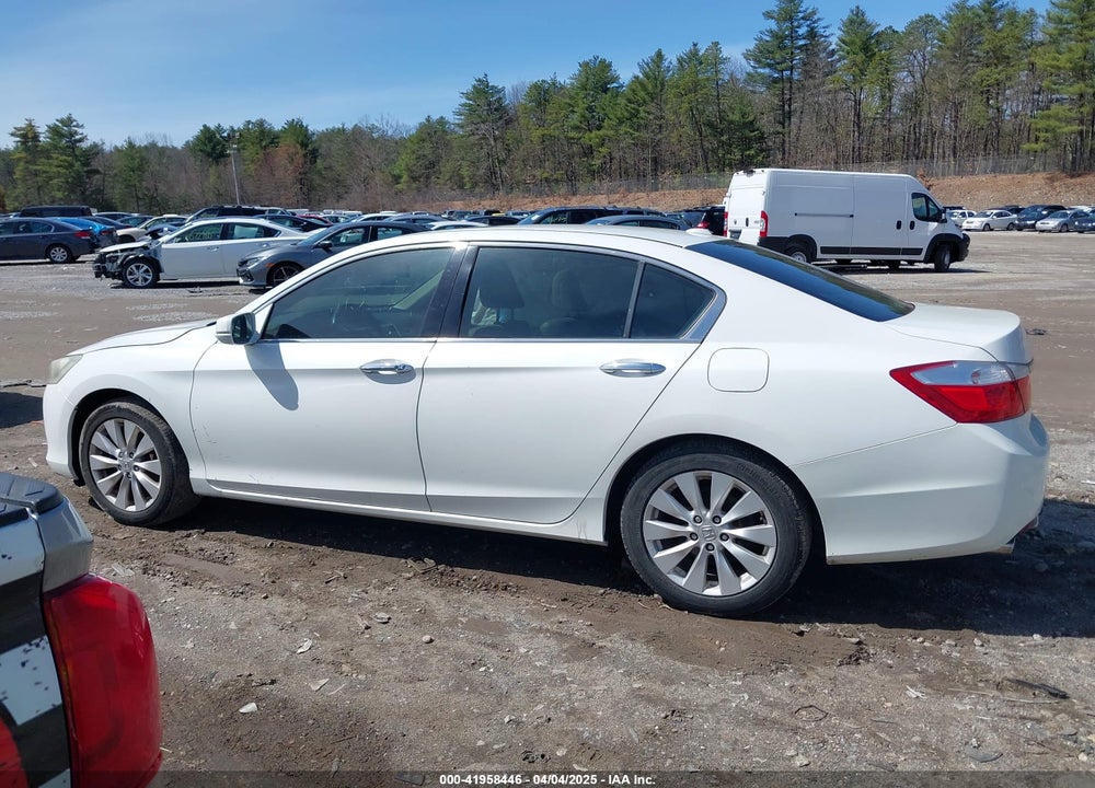 2013 HONDA ACCORD VIN: 1HGCR3F82DA029003