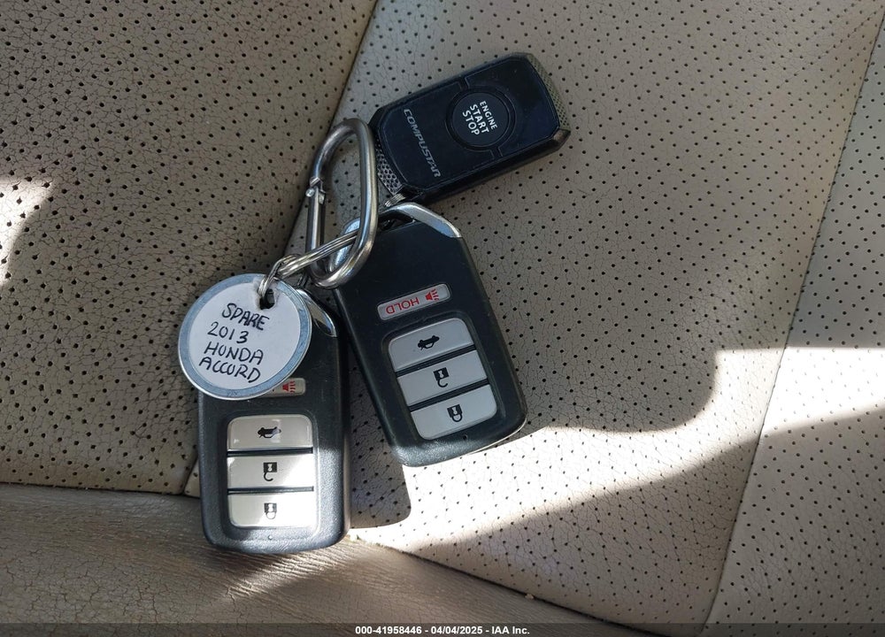 2013 HONDA ACCORD VIN: 1HGCR3F82DA029003