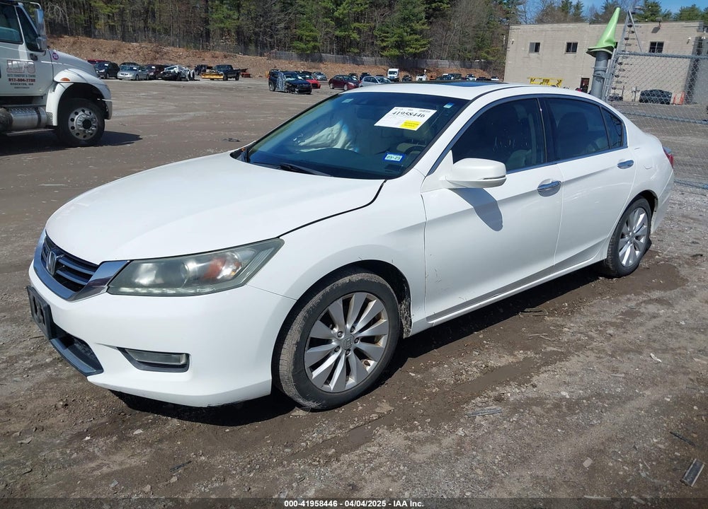 2013 HONDA ACCORD VIN: 1HGCR3F82DA029003