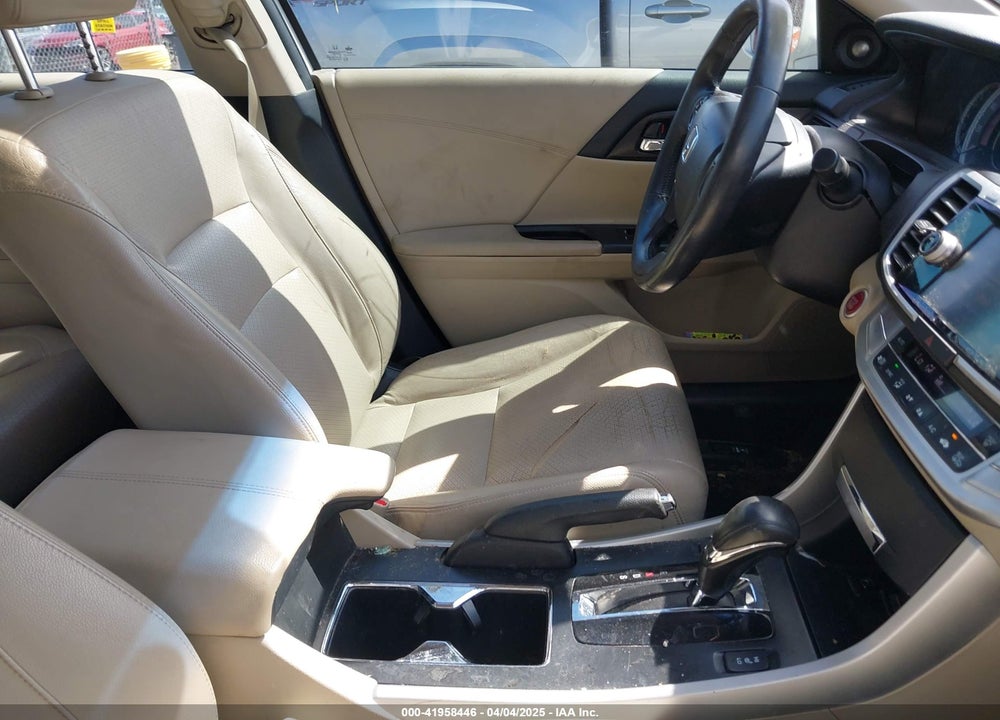 2013 HONDA ACCORD VIN: 1HGCR3F82DA029003
