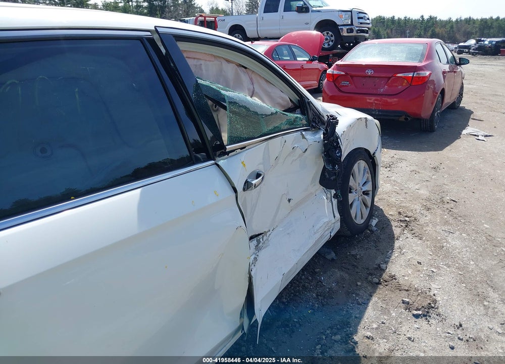 2013 HONDA ACCORD VIN: 1HGCR3F82DA029003