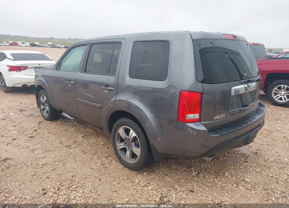 2015 HONDA PILOT VIN: 5FNYF4H39FB055130