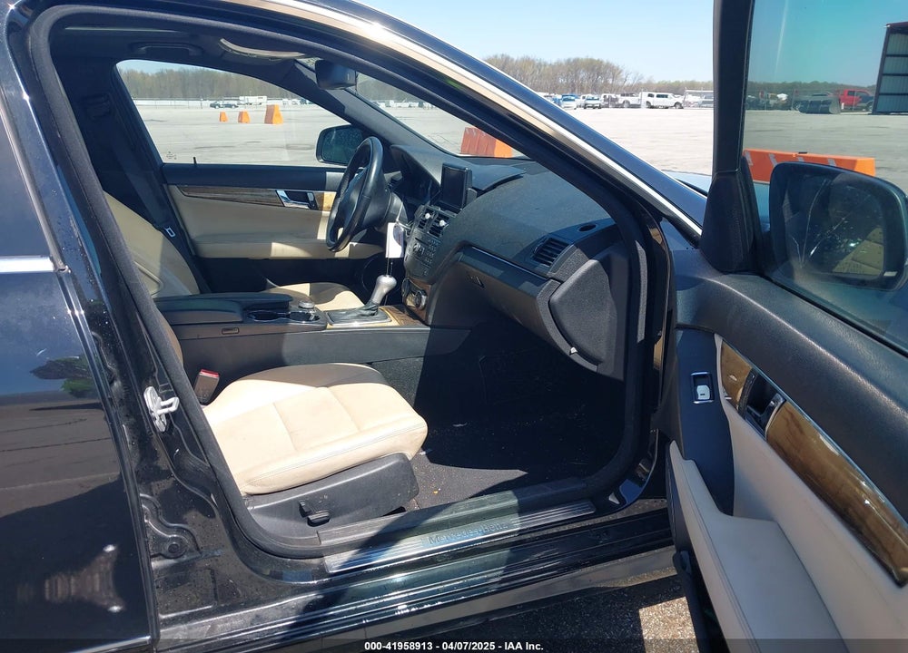2008 MERCEDES-BENZ C 350 VIN: WDDGF56X18F051990