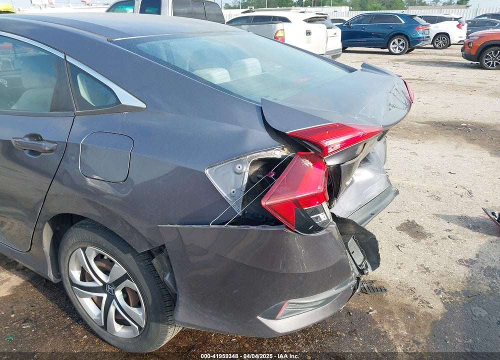 2018 HONDA CIVIC VIN: 2HGFC2F53JH563543