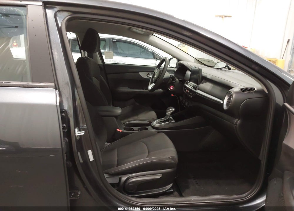 2023 KIA FORTE VIN: 3KPF24AD1PE558342