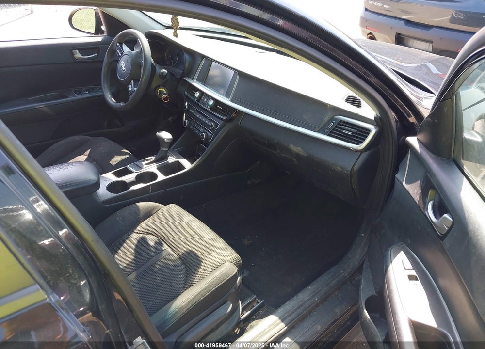 2019 KIA OPTIMA LX VIN: 5XXGT4L35KG339681