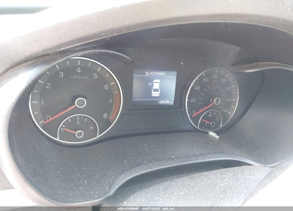 2019 KIA OPTIMA LX VIN: 5XXGT4L35KG339681