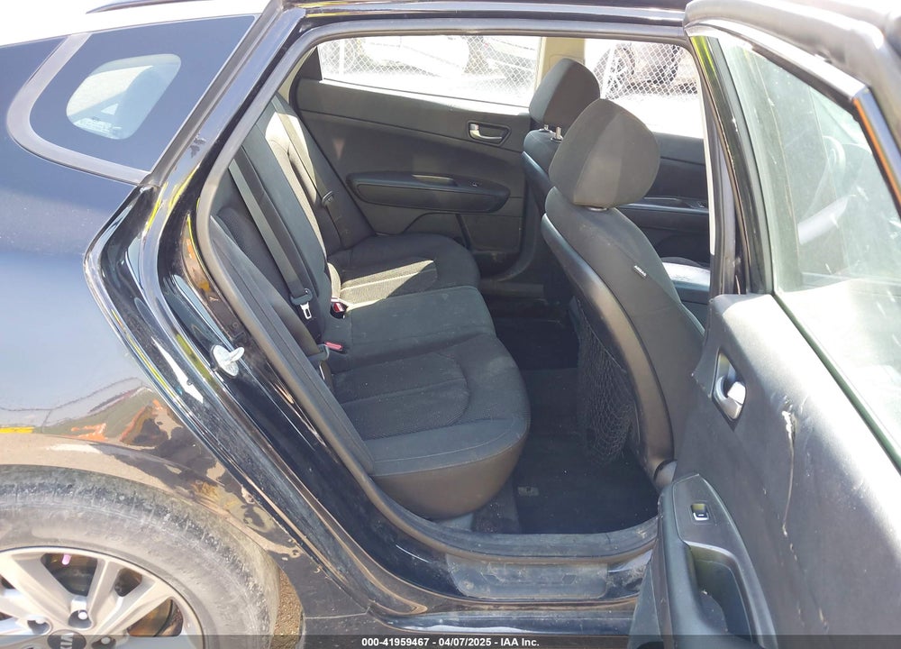 2019 KIA OPTIMA LX VIN: 5XXGT4L35KG339681