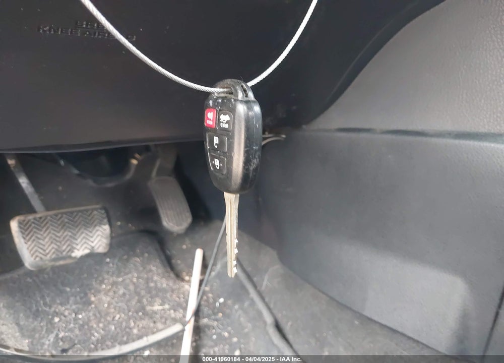 2018 TOYOTA COROLLA LE VIN: 2T1BURHE8JC079006