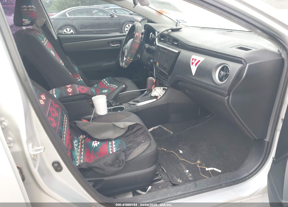 2018 TOYOTA COROLLA LE VIN: 2T1BURHE8JC079006