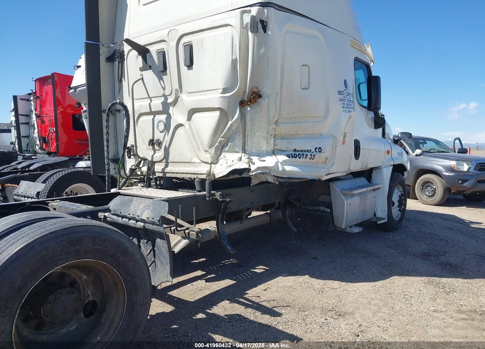 2017 FREIGHTLINER CASCADIA 125 VIN: 3AKJGLDV4HDHY9145