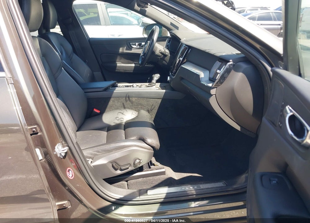 2019 VOLVO XC60 VIN: LYV102DK7KB187349