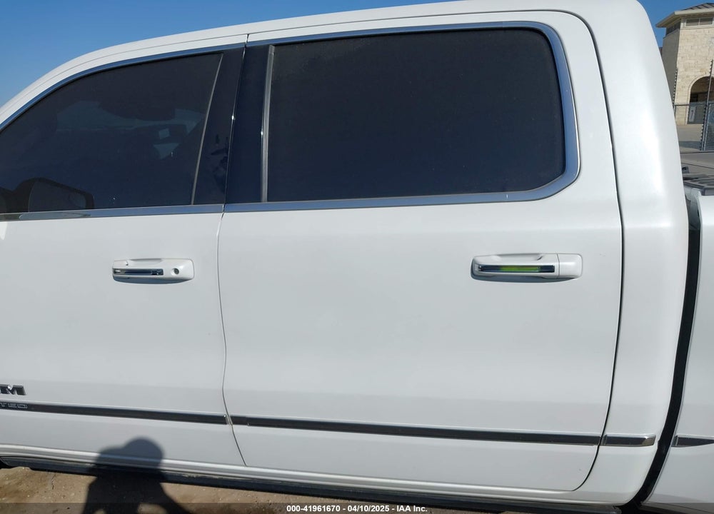 2020 RAM 1500 LIMITED 4X4 5'7 BOX VIN: 1C6SRFHT8LN190922