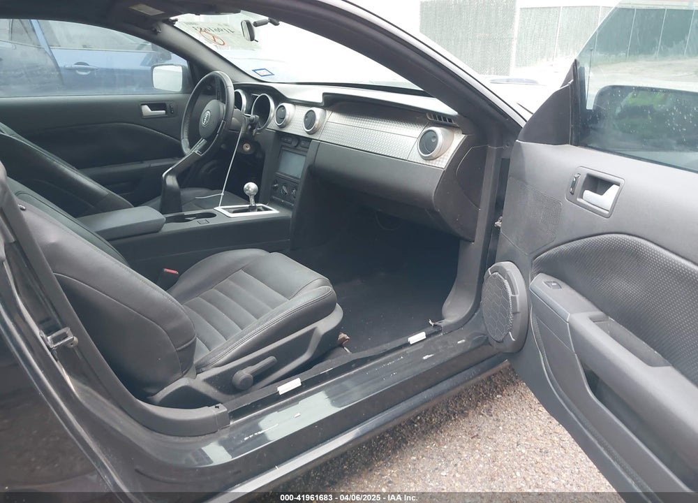 2008 FORD MUSTANG VIN: 1ZVHT82H885180206