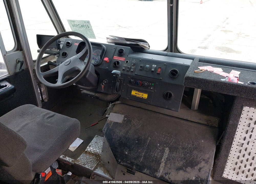 2015 FREIGHTLINER CHASSIS M LINE WALK-IN VAN VIN: 4UZAAPDU1FCGL7590