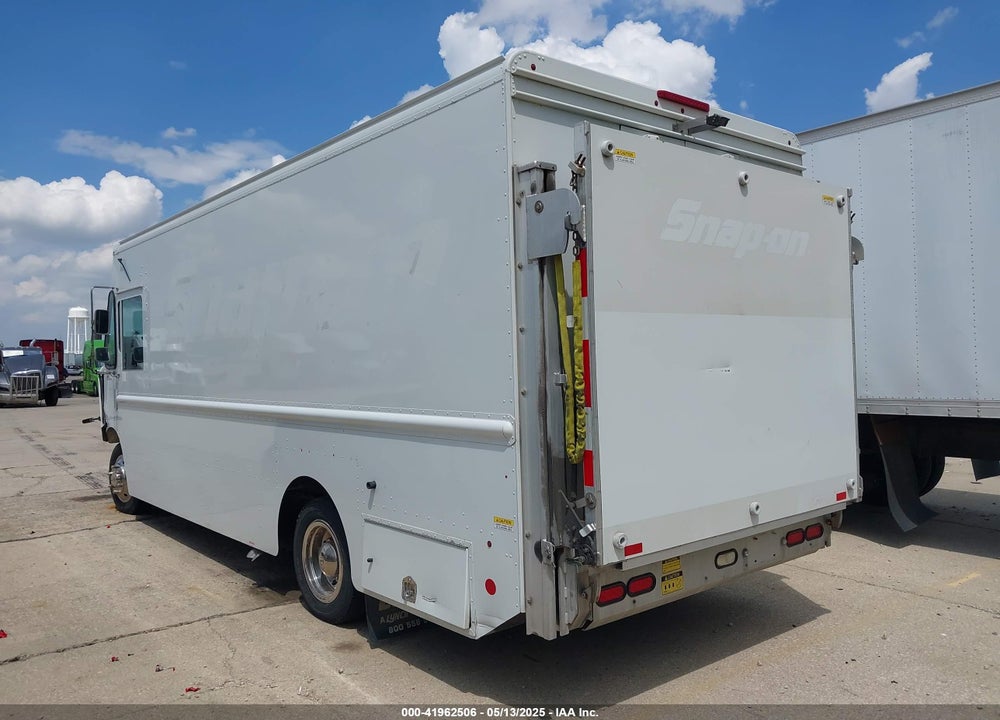 2015 FREIGHTLINER CHASSIS M LINE WALK-IN VAN VIN: 4UZAAPDU1FCGL7590