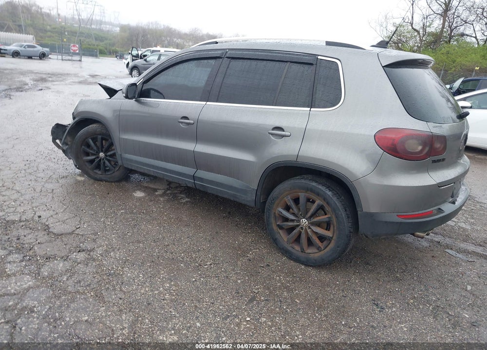 2011 VOLKSWAGEN TIGUAN VIN: WVGBV7AX5BW528577
