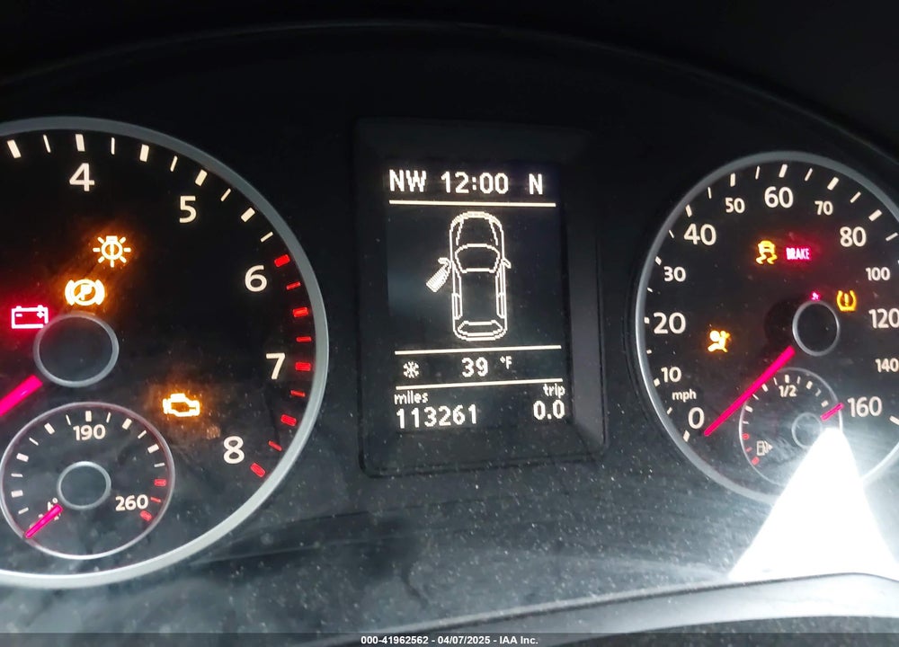 2011 VOLKSWAGEN TIGUAN VIN: WVGBV7AX5BW528577