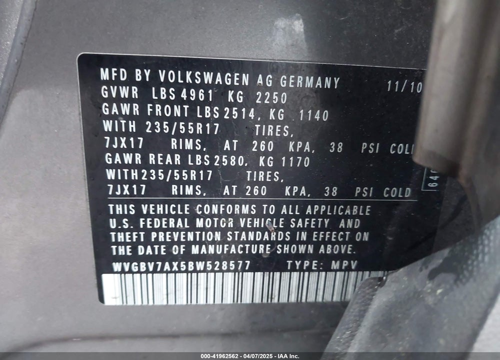 2011 VOLKSWAGEN TIGUAN VIN: WVGBV7AX5BW528577