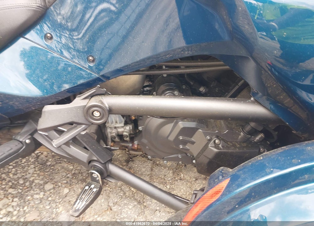 2024 CAN-AM SPYDER ROADSTER F3-T/F3 LIMITED VIN: 2BXREDD21RV000188