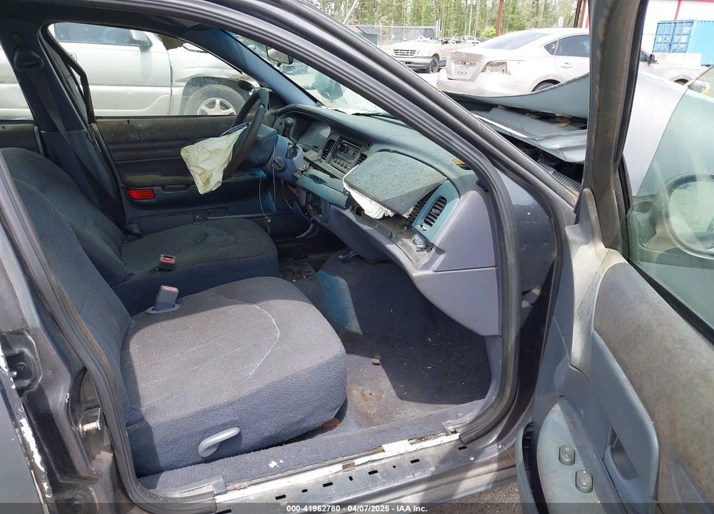 2001 FORD CROWN VICTORIA VIN: 2FAFP71W71X143506