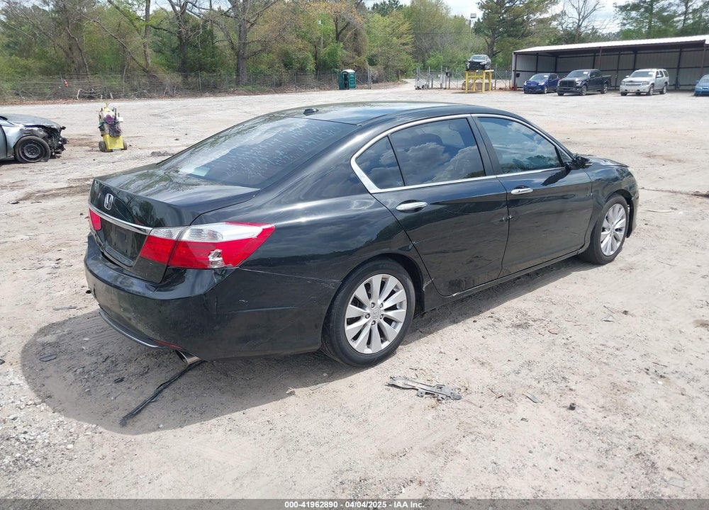 2015 HONDA ACCORD VIN: 1HGCR2F82FA149204