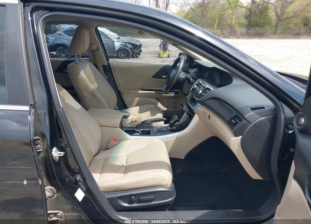 2015 HONDA ACCORD VIN: 1HGCR2F82FA149204