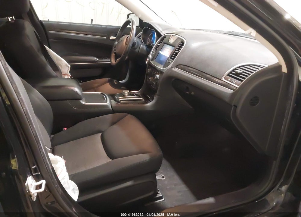 2019 CHRYSLER 300 TOURING AWD VIN: 2C3CCARG4KH649295