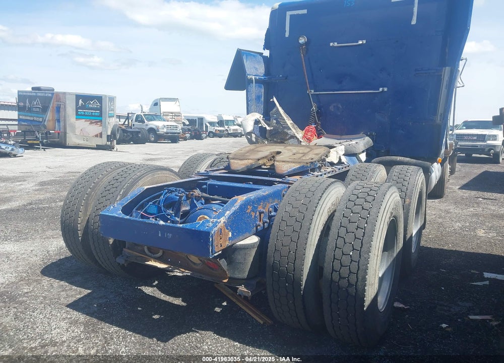 2000 PETERBILT 385 VIN: 1XPGDU9X4YN512576