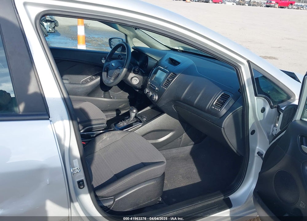 2018 KIA FORTE VIN: 3KPFL4A72JE248196