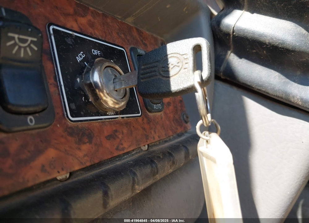2006 KENWORTH CONSTRUCTION T800 VIN: 1XKDA08X36R129004
