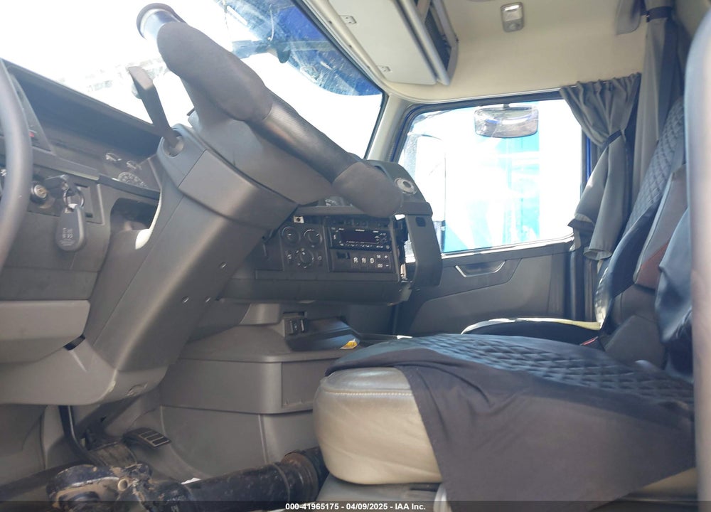 2023 VOLVO VNL VIN: 4V4NC9EH4PN319922
