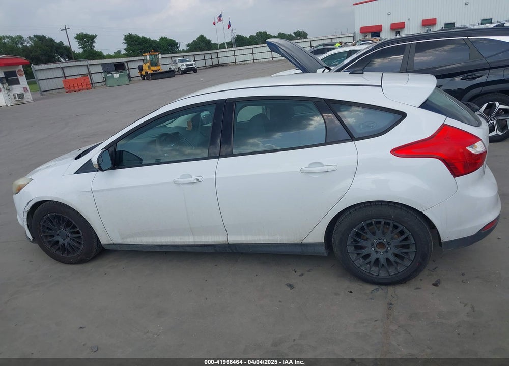 2014 FORD FOCUS SE VIN: 1FADP3K21EL354781
