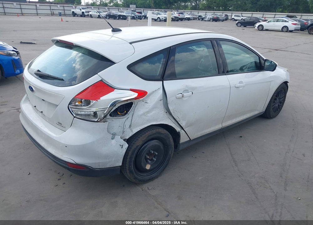 2014 FORD FOCUS SE VIN: 1FADP3K21EL354781
