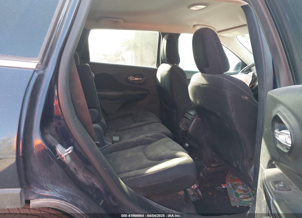 2015 JEEP CHEROKEE VIN: 1C4PJLCB5FW741616