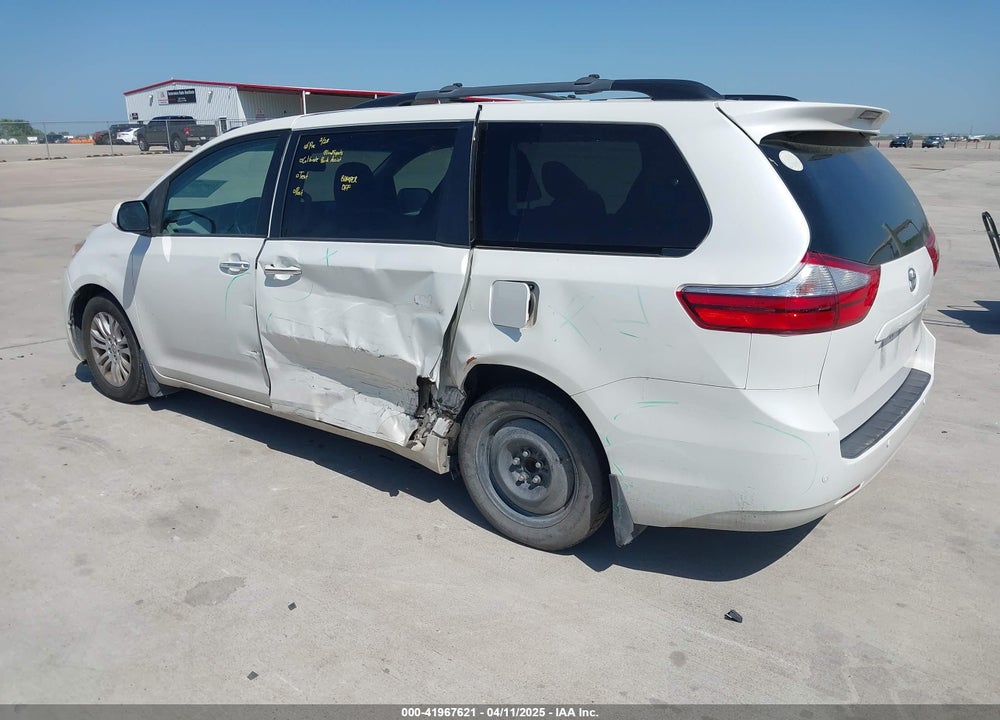 2015 TOYOTA SIENNA XLE 8 PASSENGER VIN: 5TDYK3DCXFS663083
