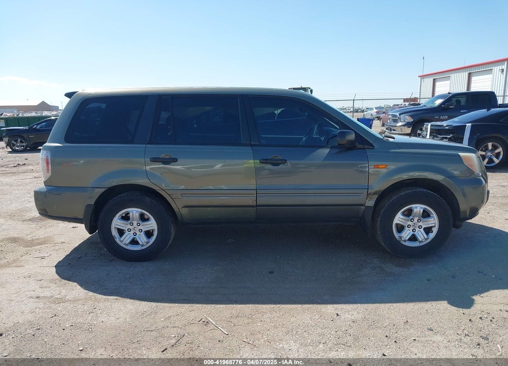 2007 HONDA PILOT LX VIN: 5FNYF28137B032155