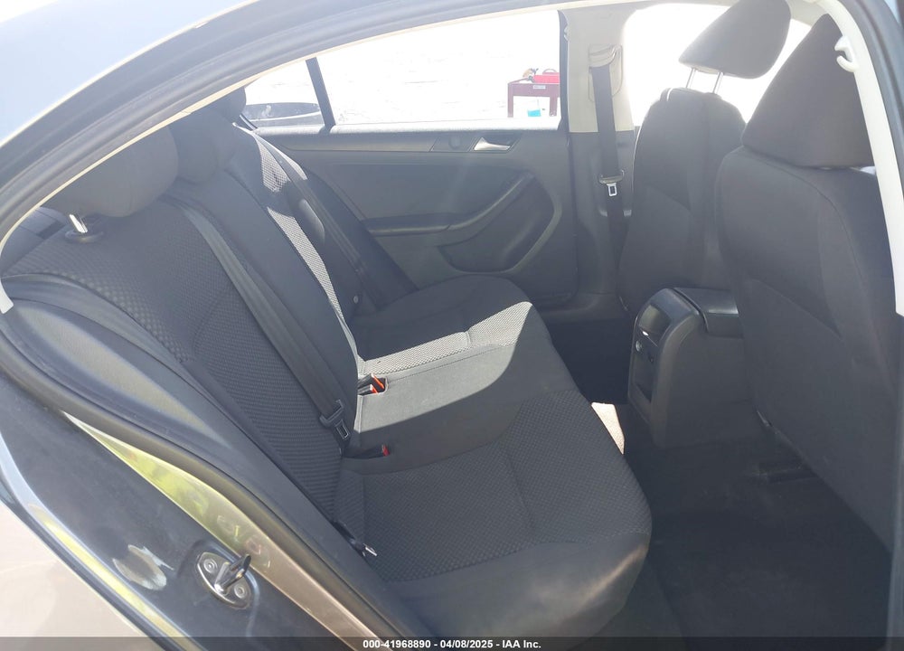 2013 VOLKSWAGEN JETTA 2.0L S VIN: 3VW2K7AJ0DM317490