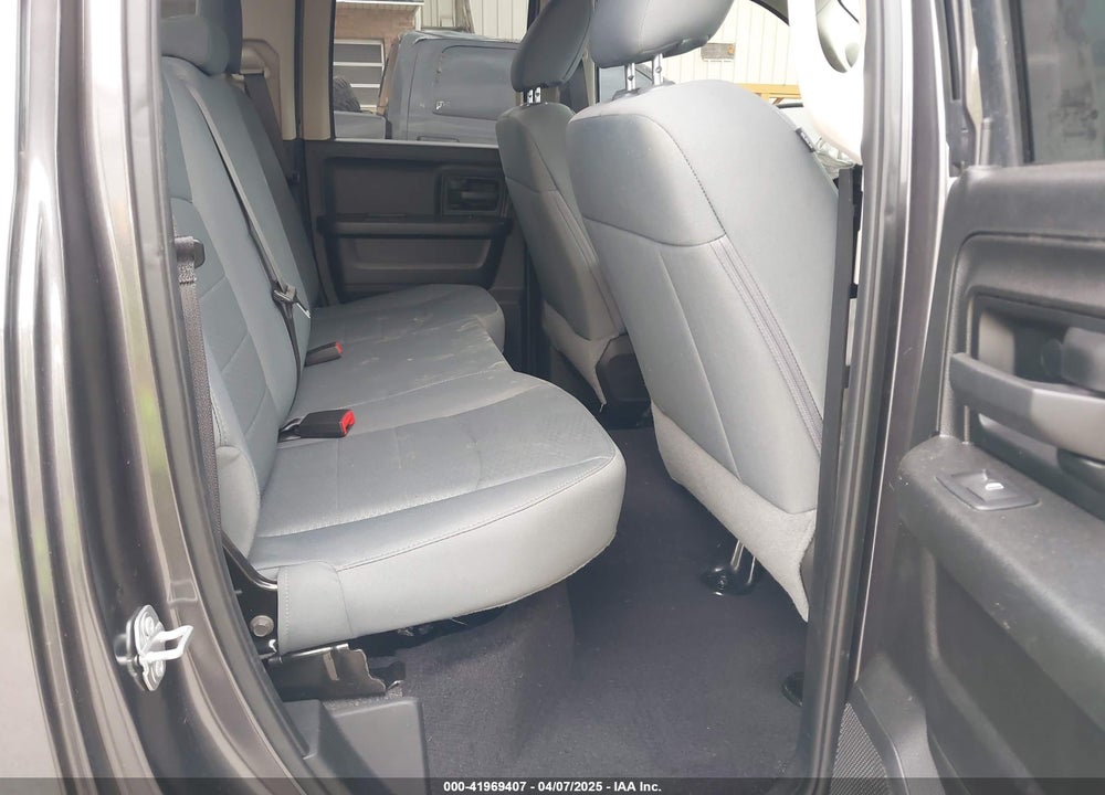 2019 RAM 1500 CLASSIC EXPRESS  4X4 6'4" BOX VIN: 1C6RR7FG1KS547920