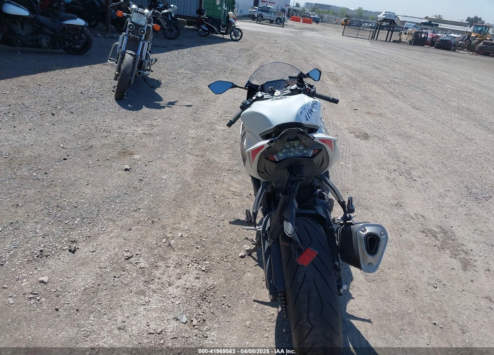 2025 KAWASAKI ZX636 K VIN: JKBZXJJ14SA020156